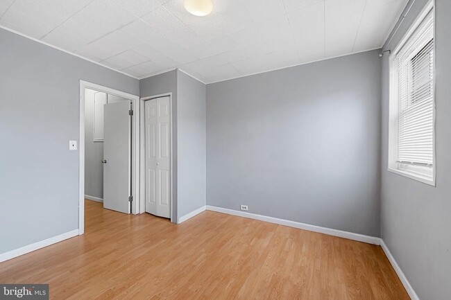 Building Photo - 113 S Curley St