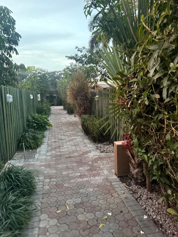 Building Photo - 1351 Holly Heights Dr