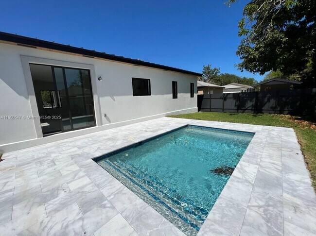 Building Photo - 8880 SW 126th Terrace