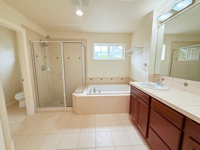 Building Photo - Spacious 5 Bedroom Home with A/C, Den, Waterfall in Prime Kenmore Cul-de-Sac