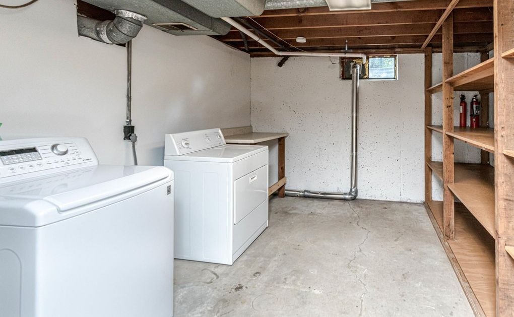 Building Photo - 322 Crown Point