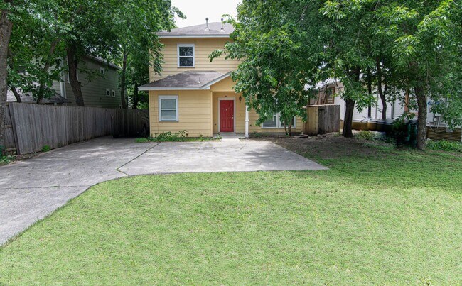 Building Photo - 1702 Singleton Ave