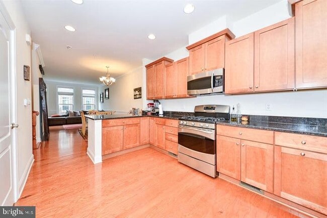 Building Photo - 402 N Thomas St