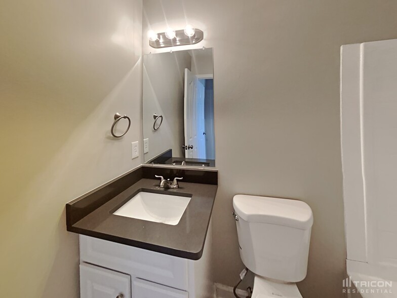 Building Photo - 409 Glencroft Dr