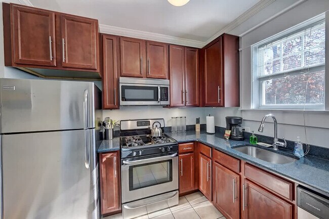 Building Photo - 800 Magnolia Ave