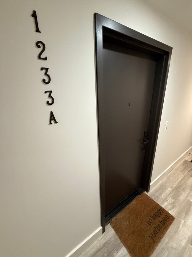 Building Photo - Large newly remodeled apartment with stain...