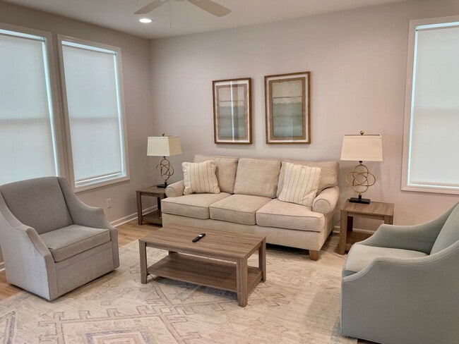 Building Photo - Great 5 Bedroom in Oxford Commons