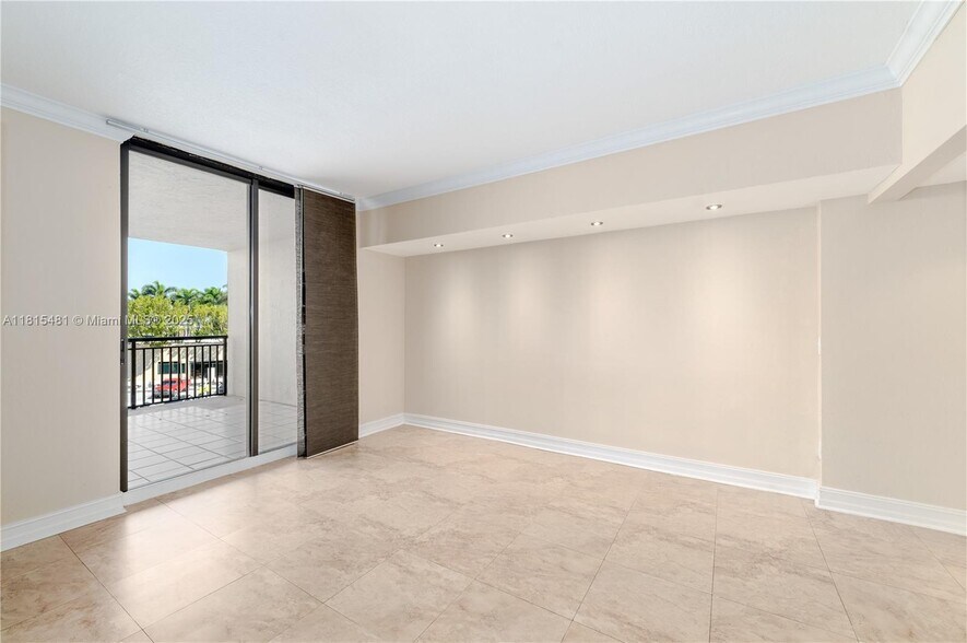 Building Photo - 540 Brickell Key Dr