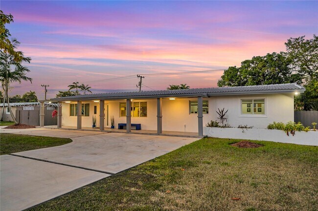 Building Photo - 8501 SW 142nd St