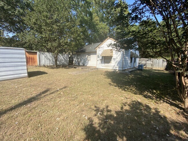 Building Photo - 1716 Lilac Cir
