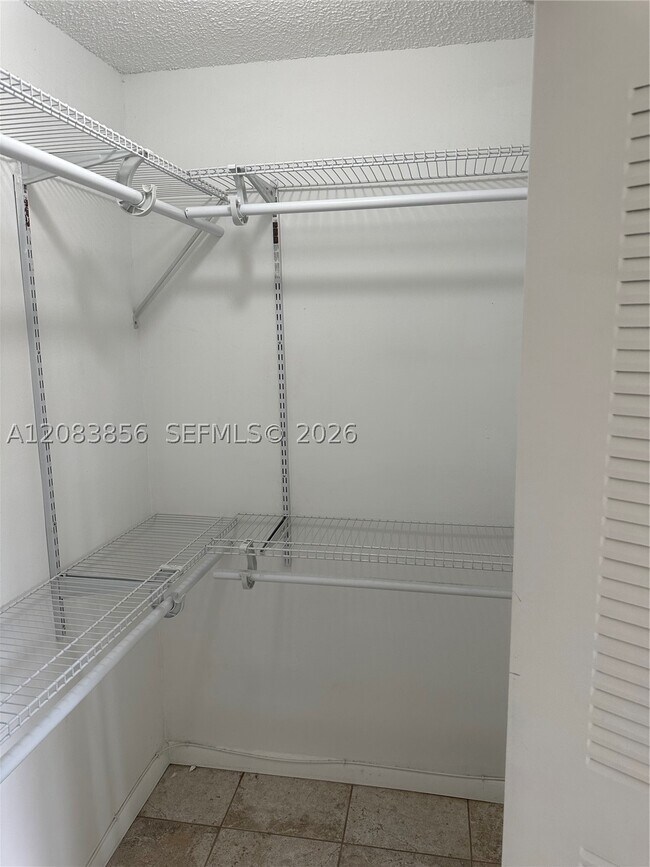 Building Photo - 9435 Fontainebleau Blvd