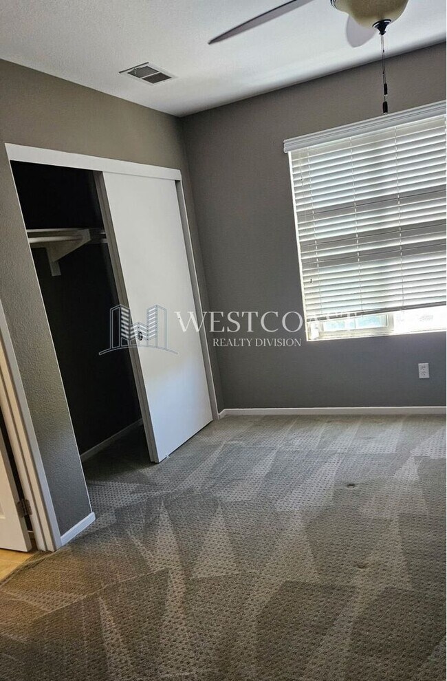 Building Photo - Elegant 3-Bedroom Home in Gated Vista Comm...
