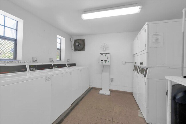 Building Photo - 251 Galen Dr