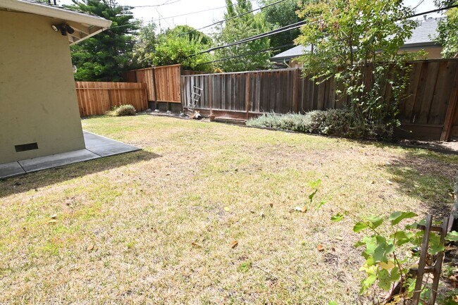 Building Photo - 1651 Cassiar Dr