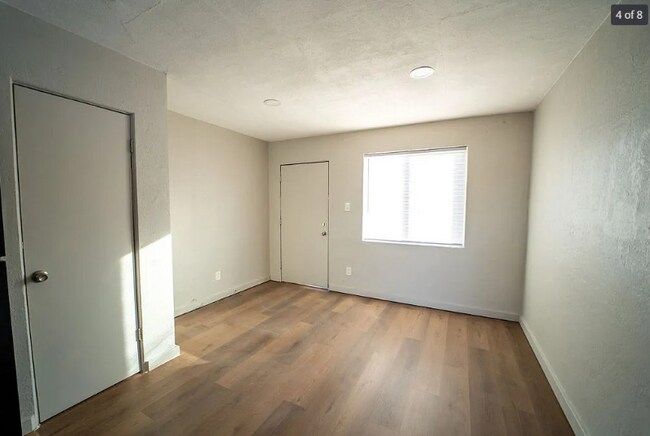 Building Photo - 1022 S Montezuma Ave