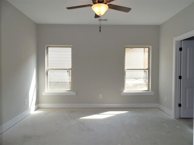 Building Photo - Home for rent in Odenville... Available to...