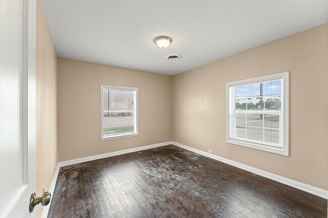 Building Photo - 3216 Avenue I