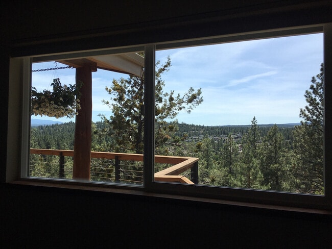 Building Photo - Spacious House, Front & Back Porch! Awbrey Butte Hillside with Mountain Views. Furnished 30-Day Min.