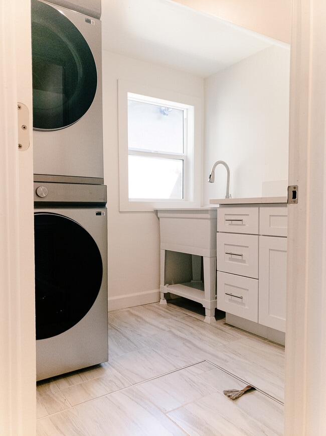 Building Photo - 157 N Vista St