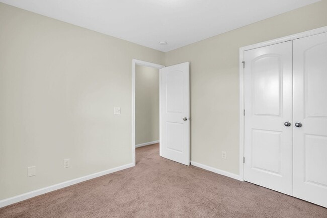 Building Photo - 3 Bedroom 2.5 Bathroom Townhome in Richmon...