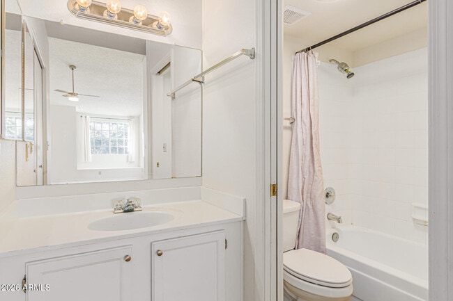 Building Photo - 625 S Westwood