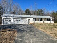 Building Photo - 2 Bed, 2 Bath newly renovated home located in Thomasville!
