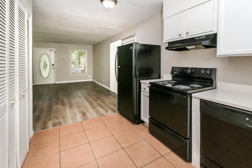Building Photo - 5141 Hillside Dr NW