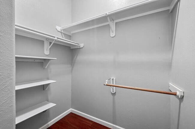 Building Photo - 5714 Overton Park Dr