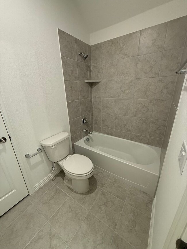 Building Photo - Room for Family and Friends!