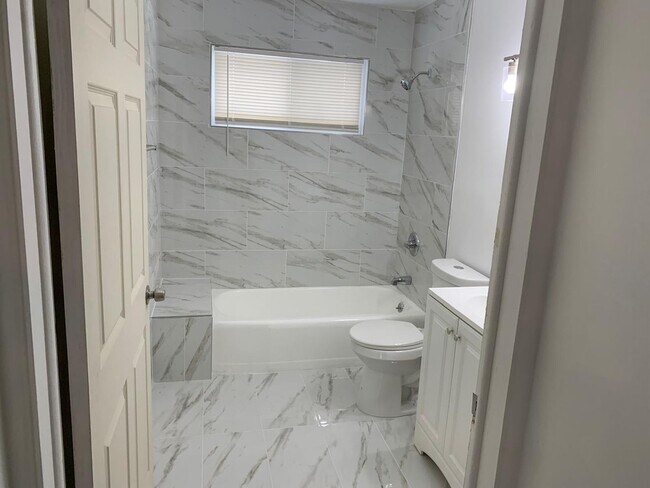 Building Photo - Cozy 3-Bed Home with Spacious Yard in Inkster!