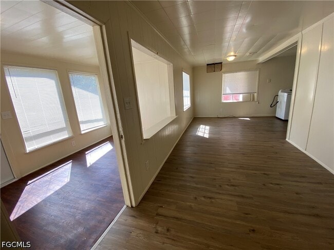 Building Photo - 7656 Hart Dr