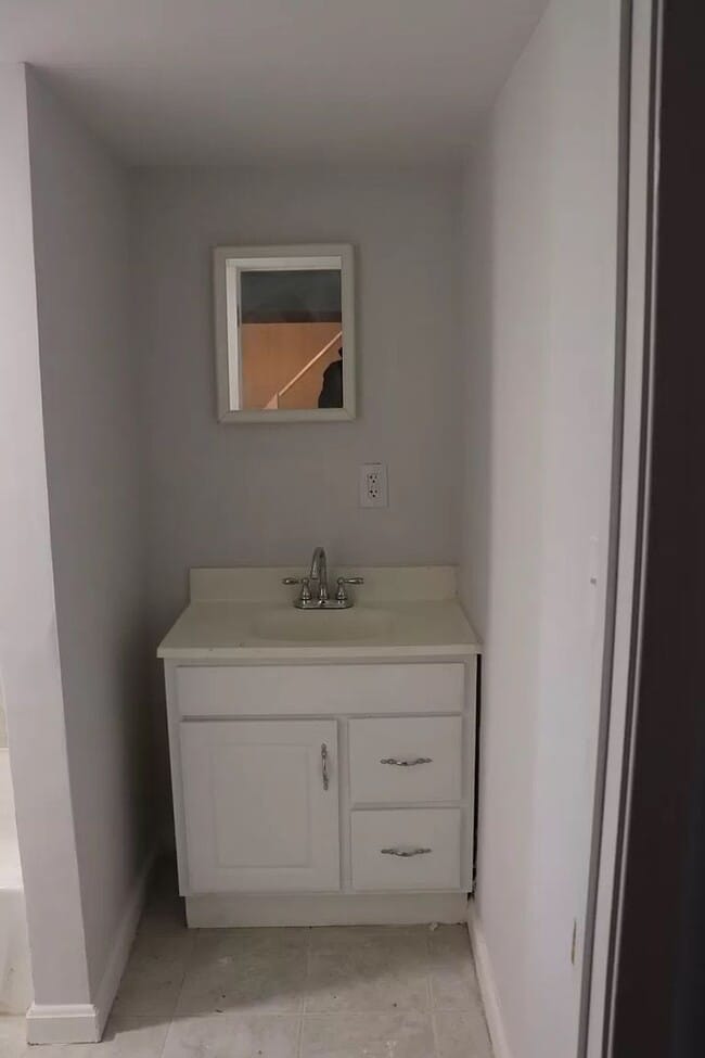 Building Photo - 3 Bedroom with Private Garage