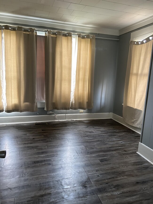 Building Photo - 212 S Bonner St