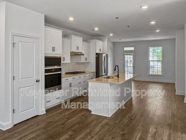 Building Photo - 13801 Randolph Pond Ln