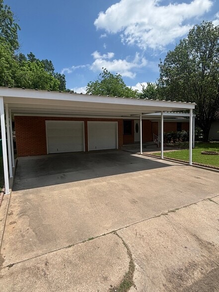 Building Photo - 605 N Joyce St