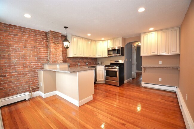 Building Photo - 98 Emerson St