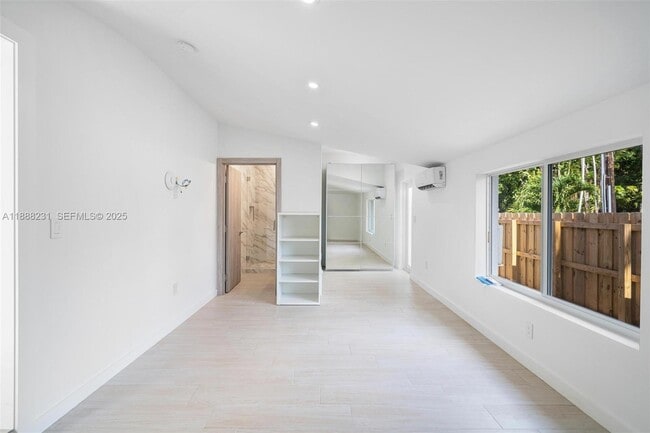 Building Photo - 234 Minola Dr