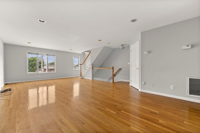 Building Photo - 2 Hops Commons Ct