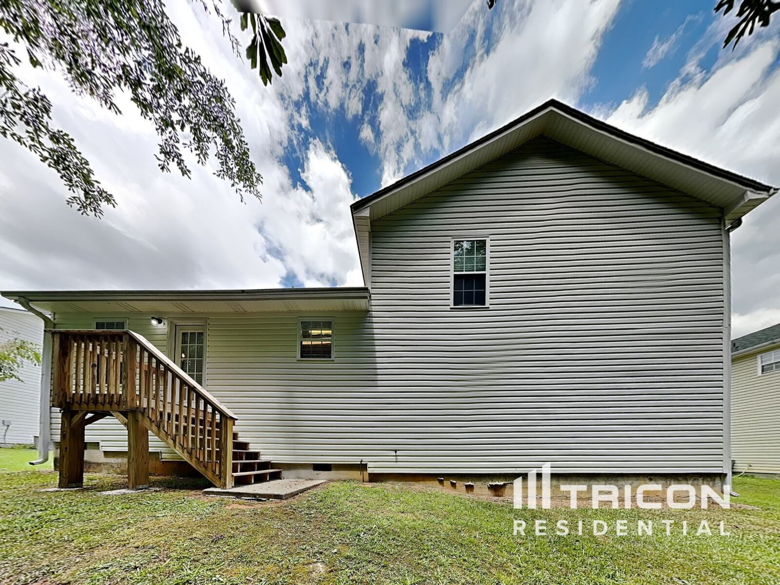 Building Photo - 372 River Trace Dr