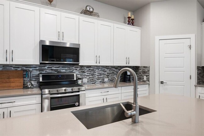 Building Photo - 2212 Prairie Oaks Dr