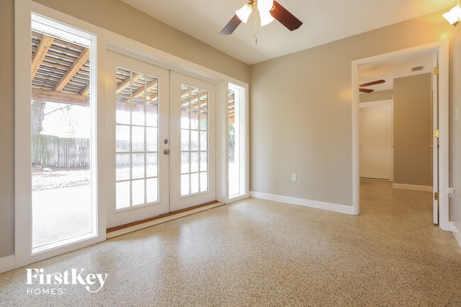 Building Photo - 75 Lakeview Ln