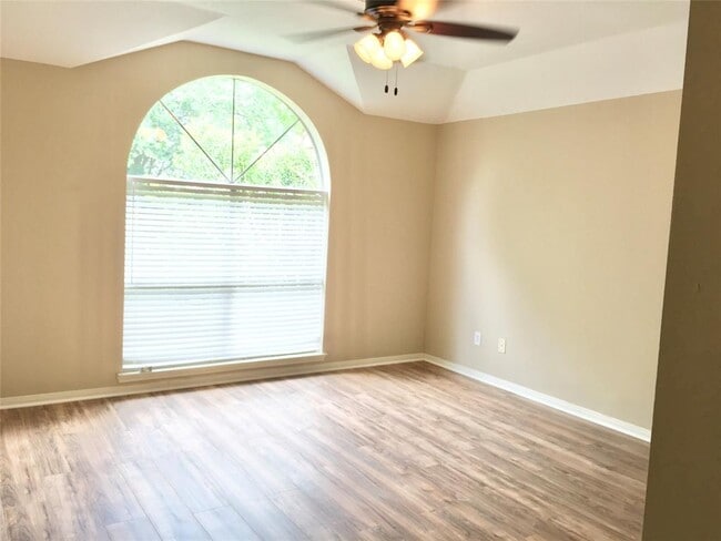 Building Photo - 4935 Linden Pl