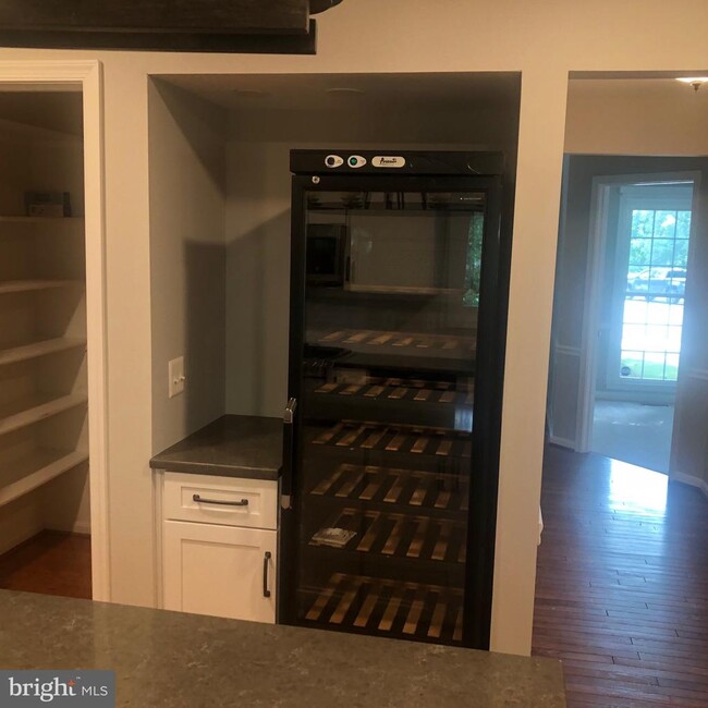 Building Photo - 8104 Overlake Ct