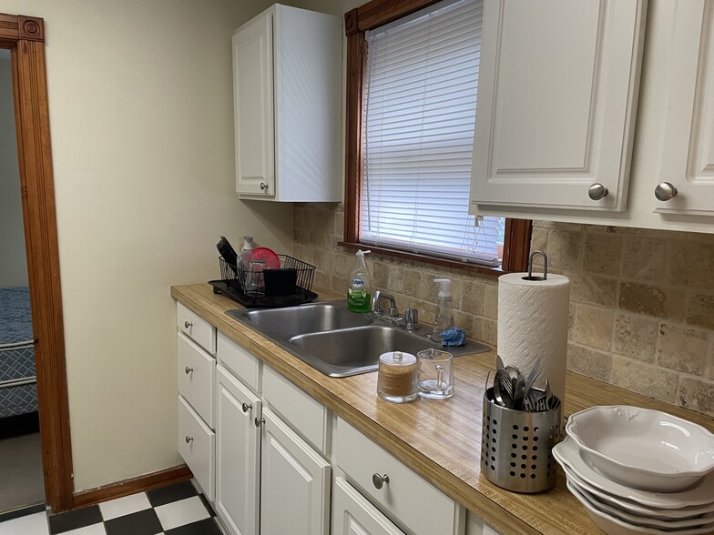 Building Photo - 33 Franklin St