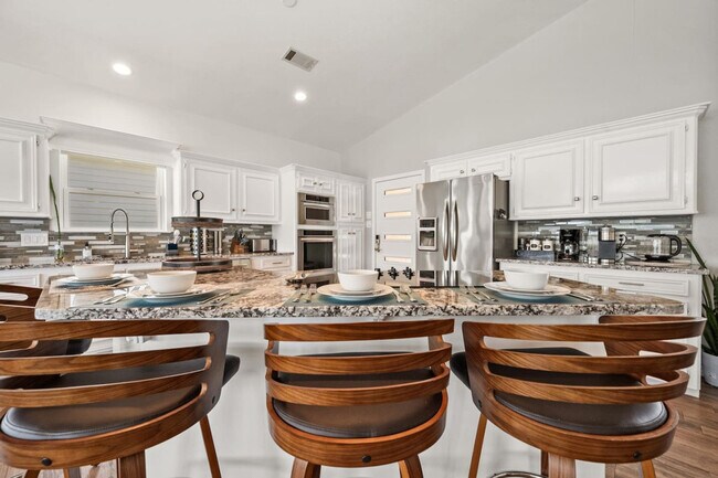 Building Photo - 1012 Chestnut Dr