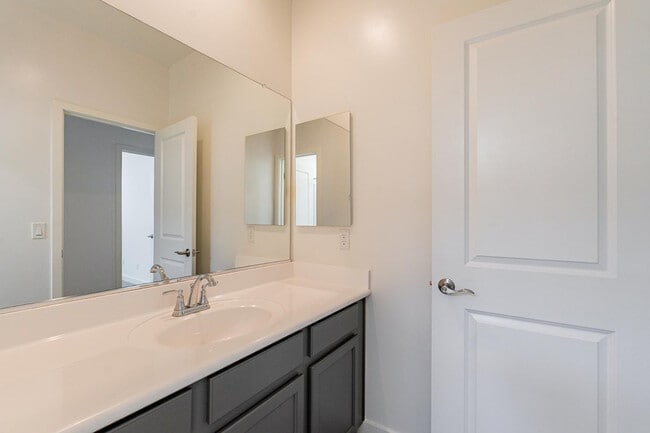 Building Photo - 5538 S Dillon