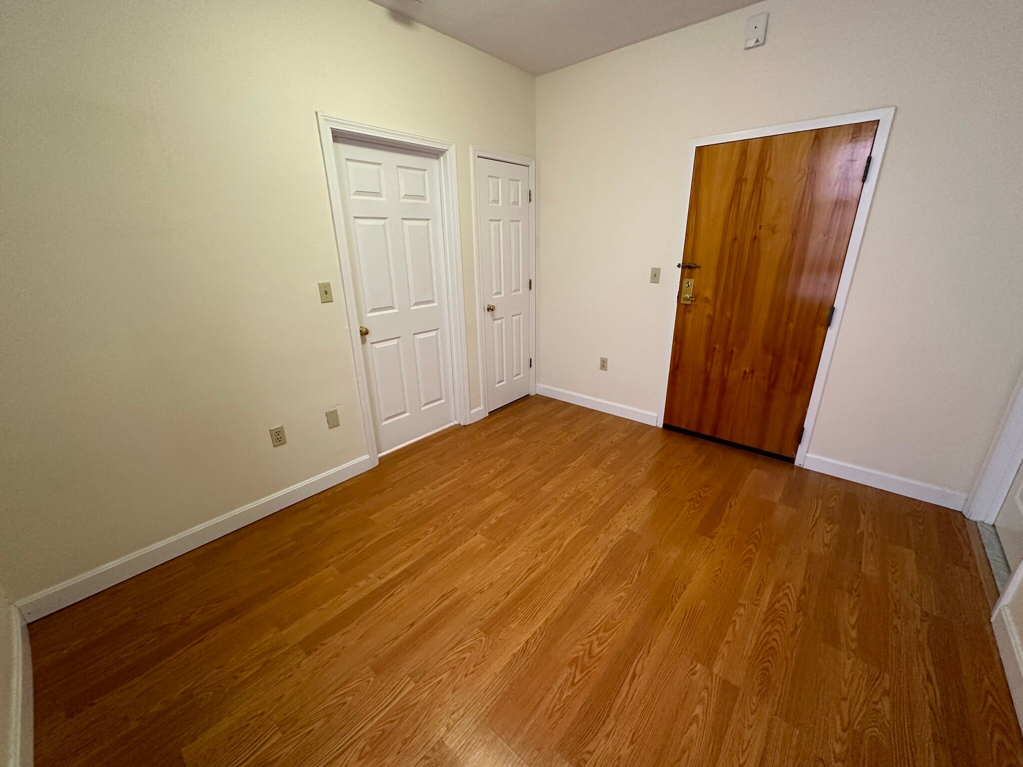 Building Photo - 83 Essex St