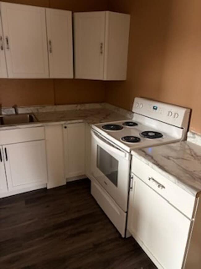 Building Photo - 303 Franklin St