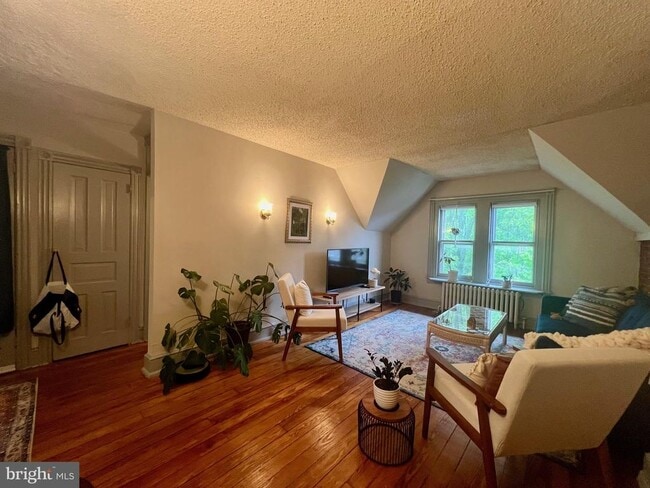 Building Photo - 1507 W 14th St