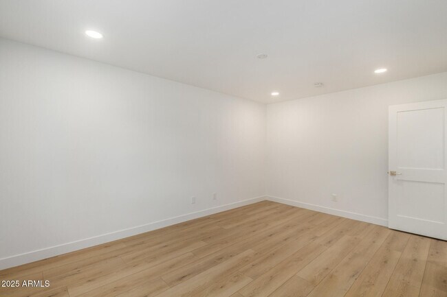 Building Photo - 5038 E Winchcomb Dr